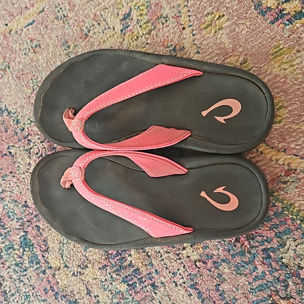 Girls Olukai flip flops sz 2